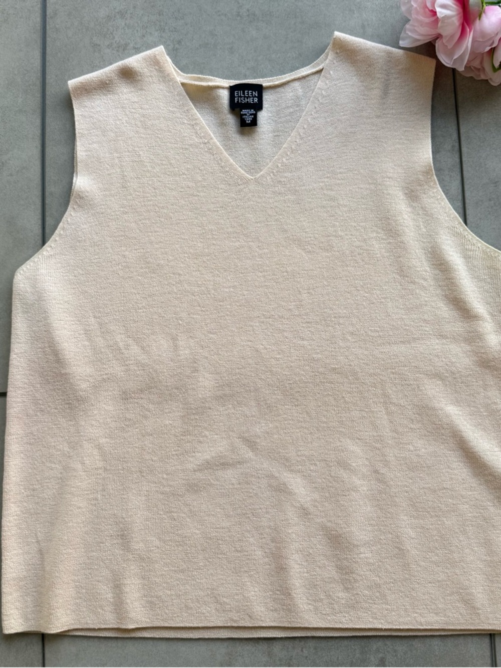 Eileen Fisher blouse V-Neck Sleeveless Knit Shell Cream medium 100% wool stretch